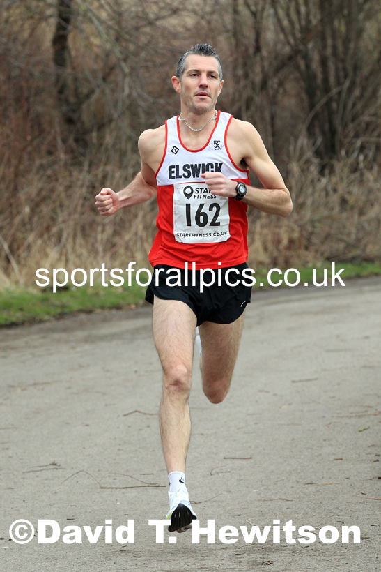 Senior men and veteran men over-40s NECAA Road Relay Champs., Hetton Lyons Park, Hetton le Hole, County Durham. Photo: David T. Hewitson/Sports for All Pics